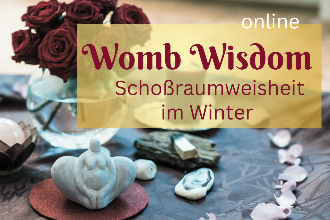 Frau im Schneidersitz mit Rosenquartz Kugel vor dem Bauch. Gebärmuttersegnung nach Miranda Gray